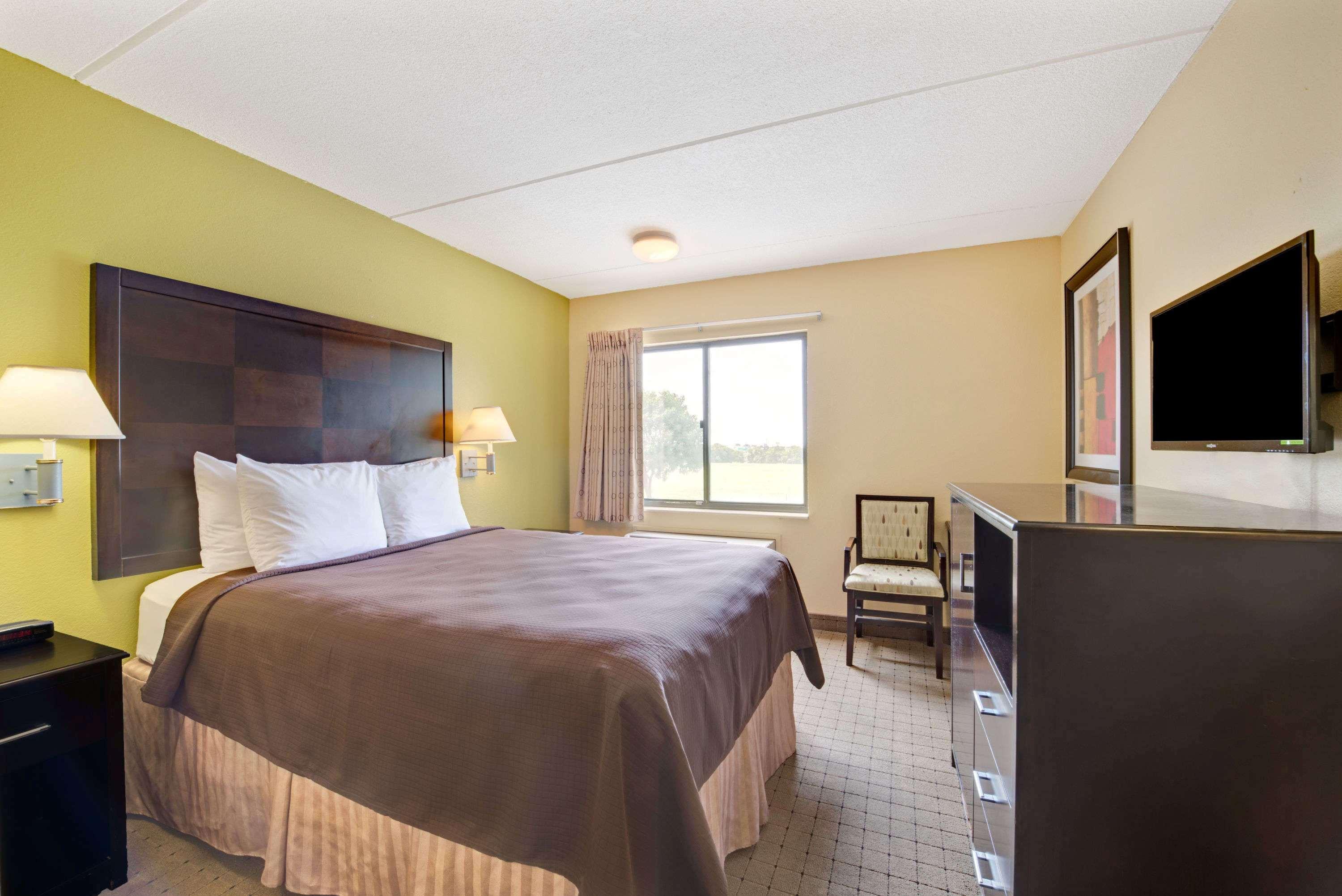 Days Inn & Suites By Wyndham Desoto Kültér fotó
