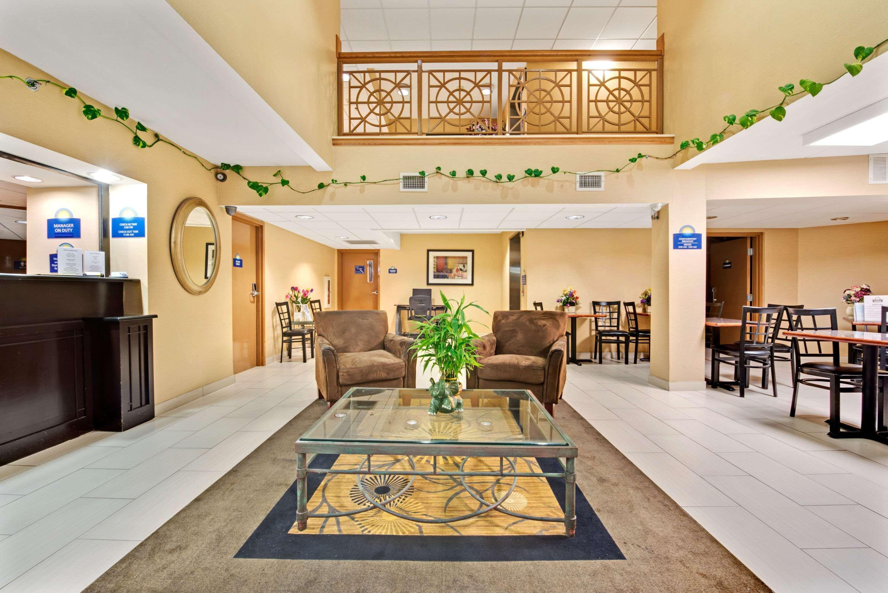 Days Inn & Suites By Wyndham Desoto Kültér fotó