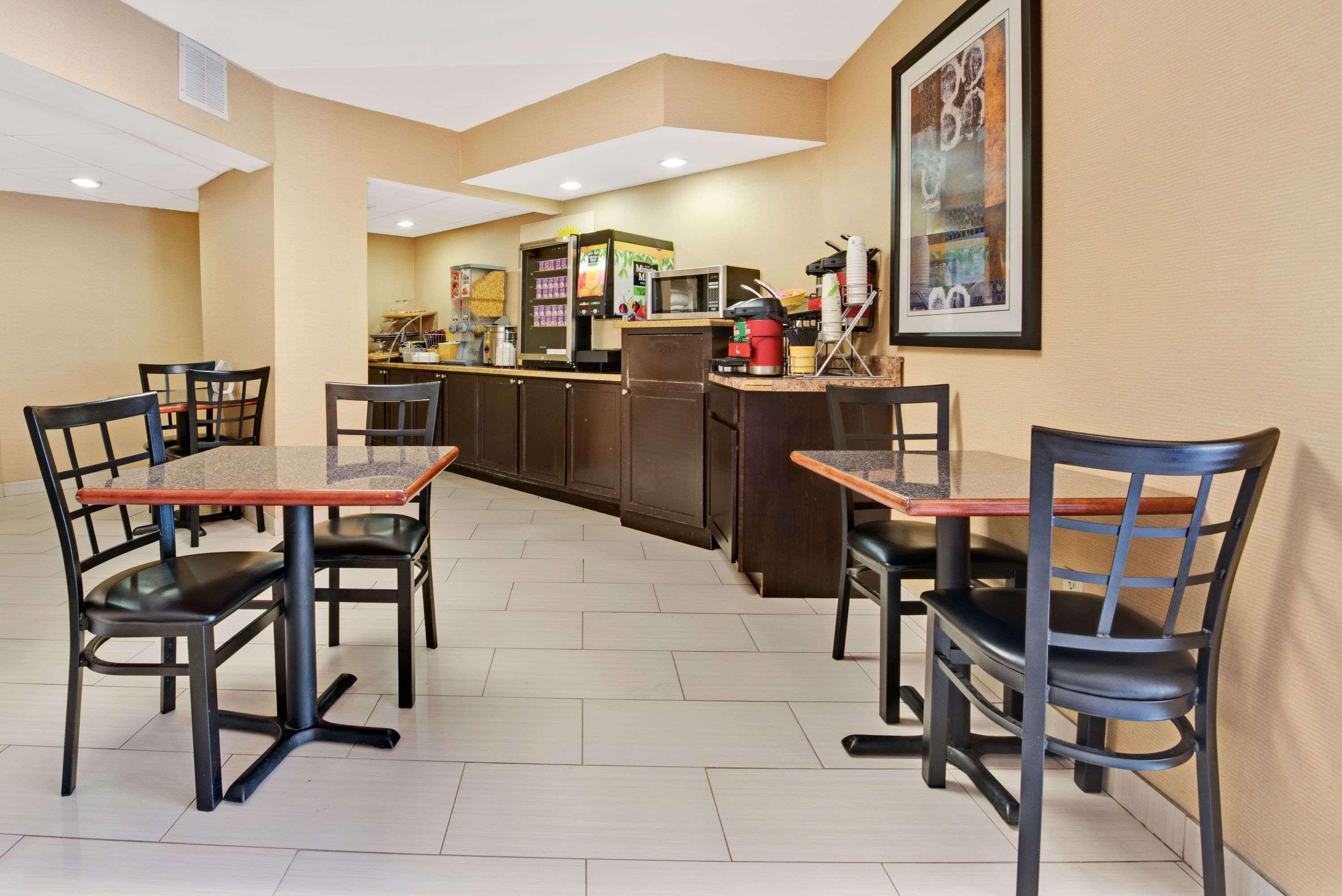 Days Inn & Suites By Wyndham Desoto Kültér fotó